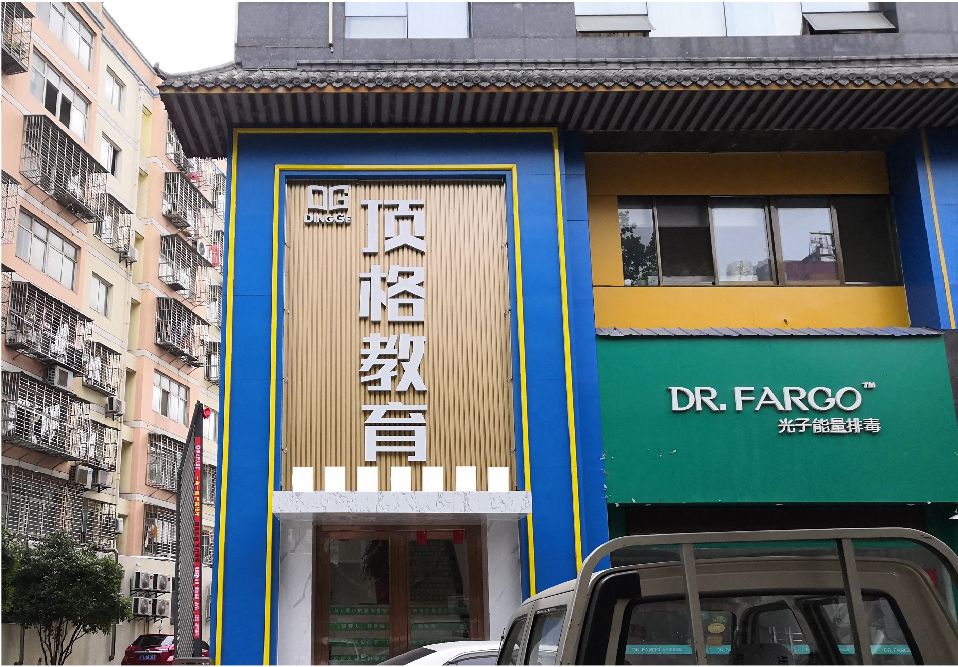 衡南门头设计要符合门店特色。